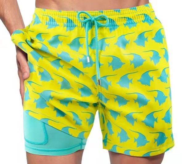 Herren Freizeitkleidung: Bequeme Doppellagige Shorts. Perfekt als Badehose oder Strandshorts.