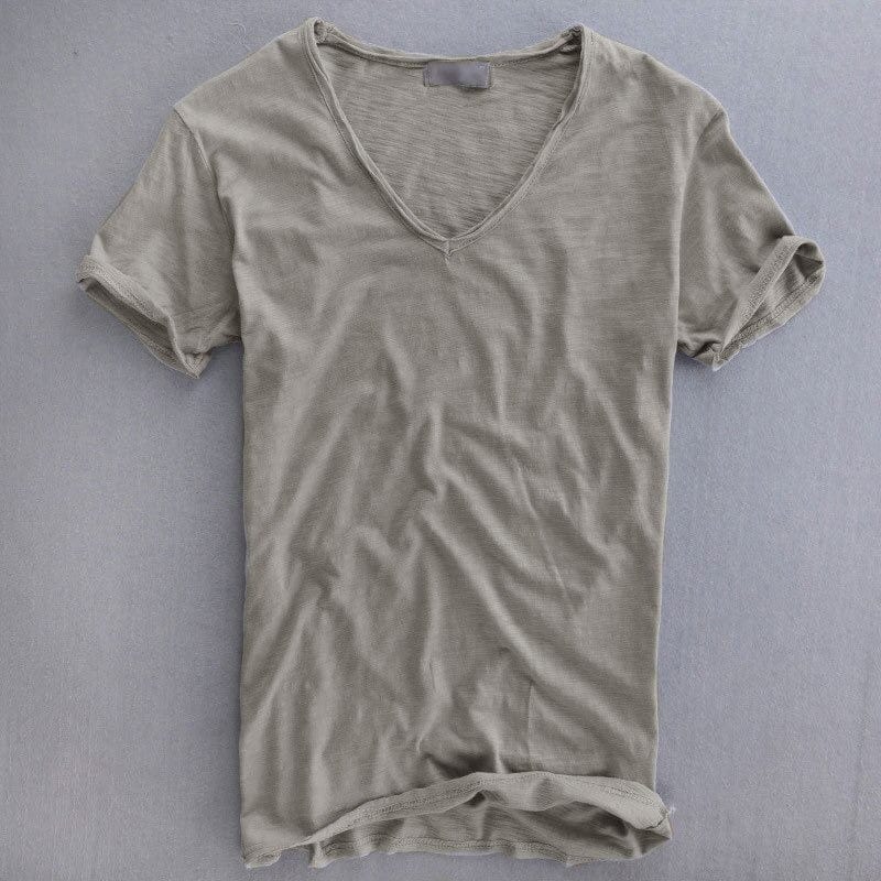 Lässiges Herren V-Ausschnitt T-Shirt für Alltag und Freizeit, kurzärmelig und bequem.