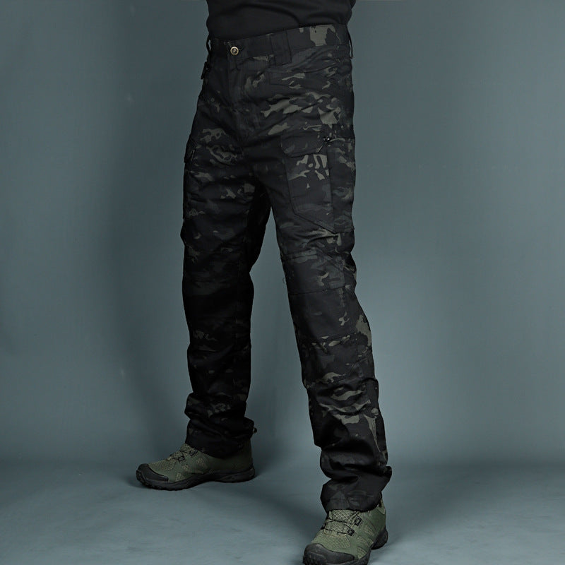 Robuste taktische Herren Cargohose in Camouflage. Ideal für anspruchsvolle Outdoor-Aktivitäten & Arbeit.