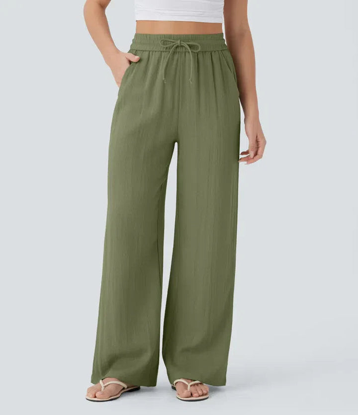Schwarze elegante Damenhose, weites Bein. Stylischer Look, komfortabel für jeden Anlass.