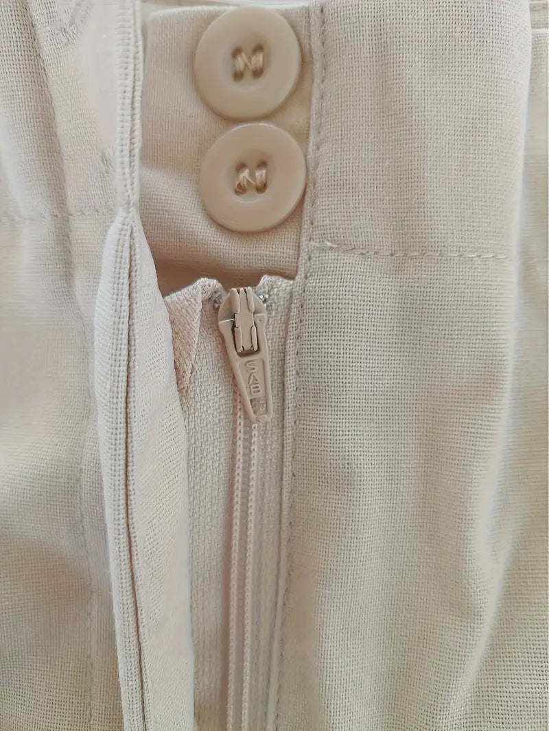 Vielseitiges Damen Leinen Set: Schicke ärmellose Bluse und bequeme Leinenhose, perfekt für leichte Sommerlooks.