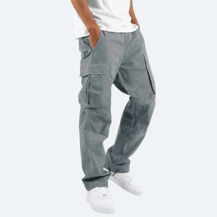 Bequeme Herren Outdoorhose mit geradem Schnitt & praktischen Cargotaschen, perfekt für Freizeitaktivitäten.