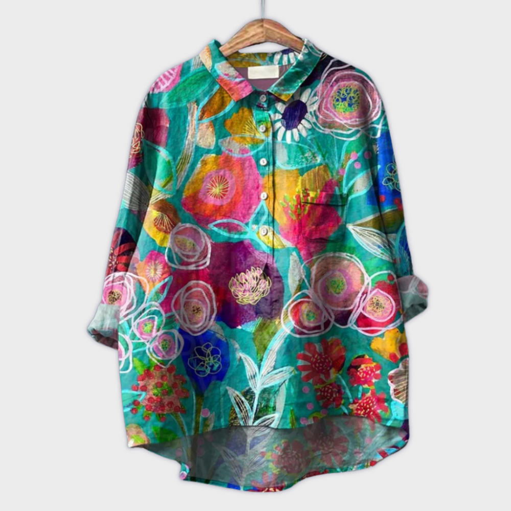 Elegante Sommerbluse für Damen in Übergröße mit farbenfrohem Blütenprint.