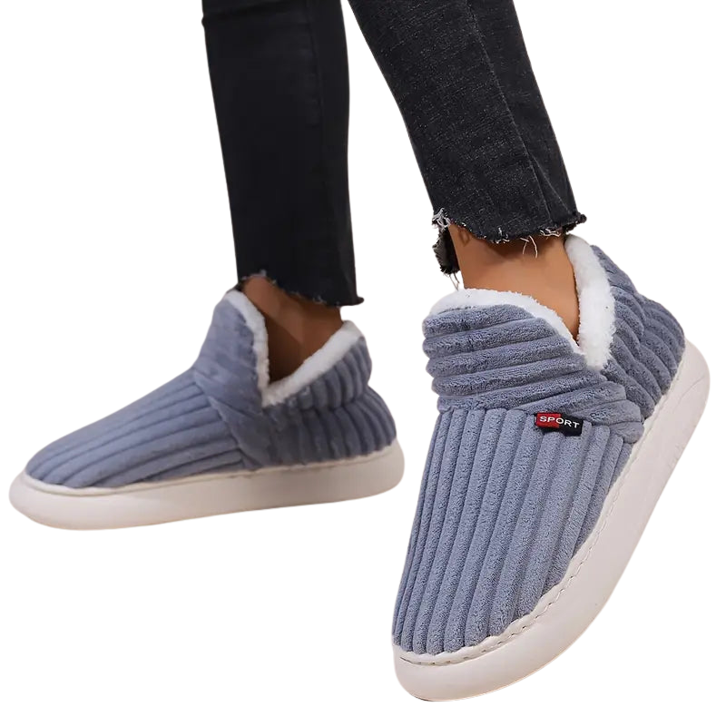 Damen Plüsch-Hausschuhe, leicht & warm, mit rutschfester Sohle, Nahaufnahme des weichen Materials.