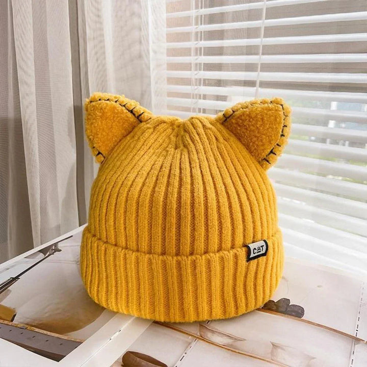 Stylische Damen Winter Strickmütze mit Katzenohren, perfekt für Freizeit und Kälteschutz.
