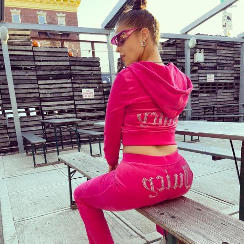 Vielseitiger Damen Y2K Jogginganzug, Retro-Look Zweiteiler perfekt für Sport, Freizeit & Streetwear.