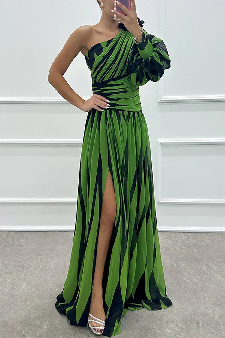 Langes, figurschmeichelndes One-Shoulder Abendkleid, optimal für festliche Damen bei Hochzeiten.
