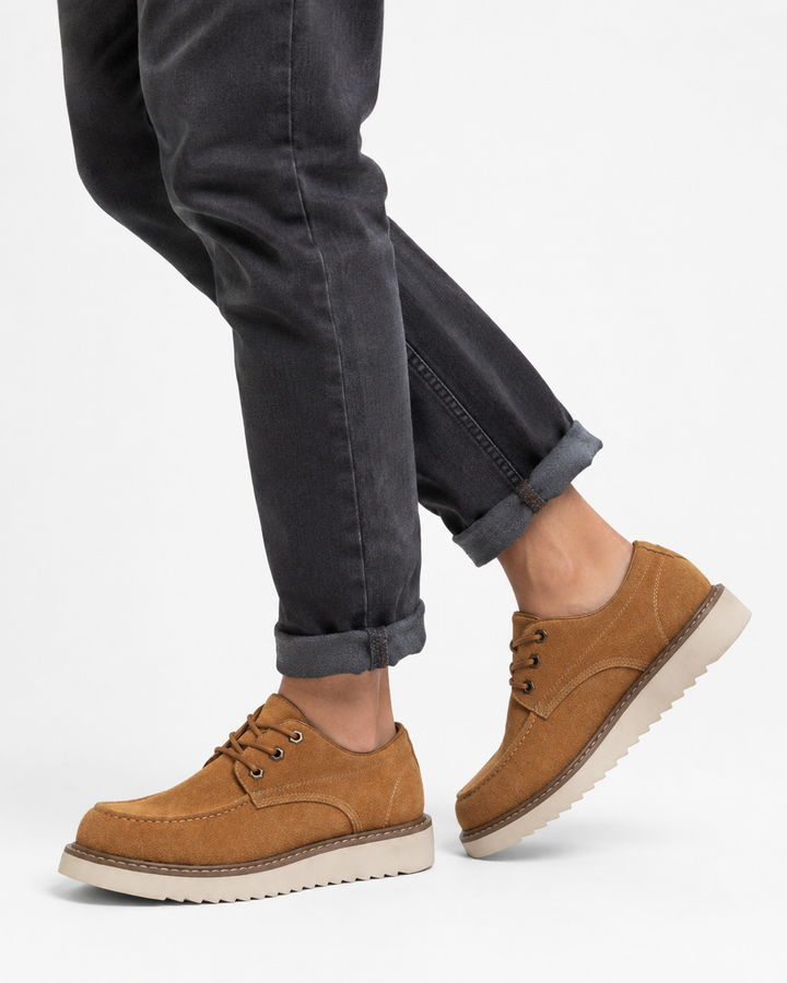 Glänzende schwarze Herren Oxford Businessschuhe, ein klassischer Schnürer für seriöse Auftritte.