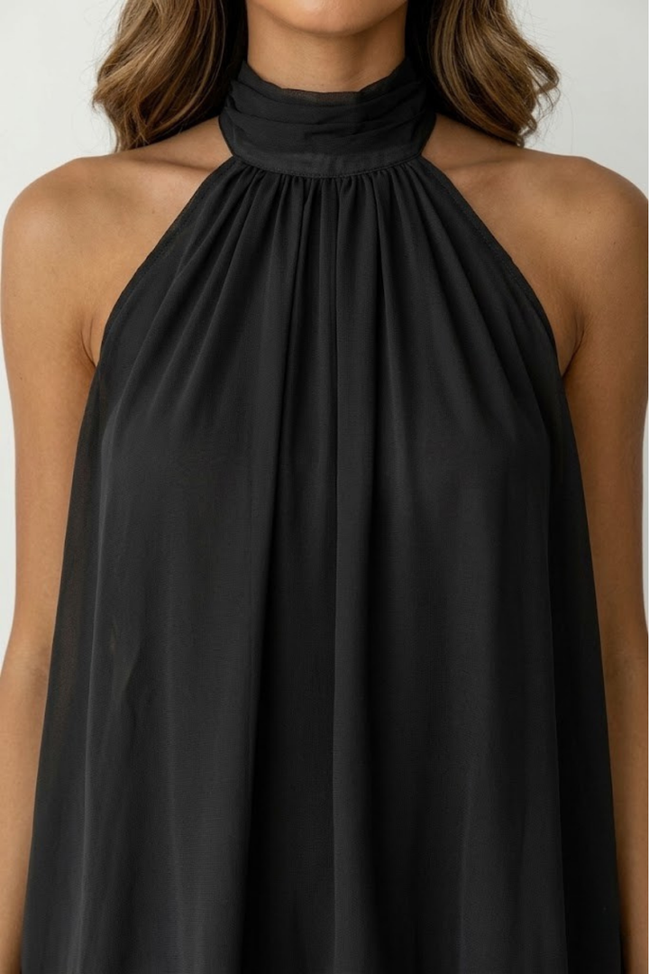 Festliches Neckholder Minikleid für Damen, elegant mit Spitze, figurbetont für Abende.