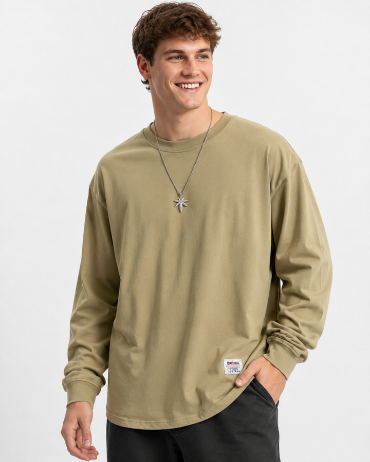Lässiges Herren Langarm-T-Shirt mit Rundhals. Bequemes Oversized-Design für alltäglichen Komfort und entspannte Styles.