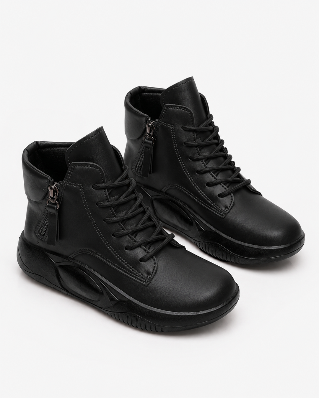Modische Damen Plateau Schnürstiefeletten in Schwarz. Trendiger Schuh mit Schnürung für Komfort.