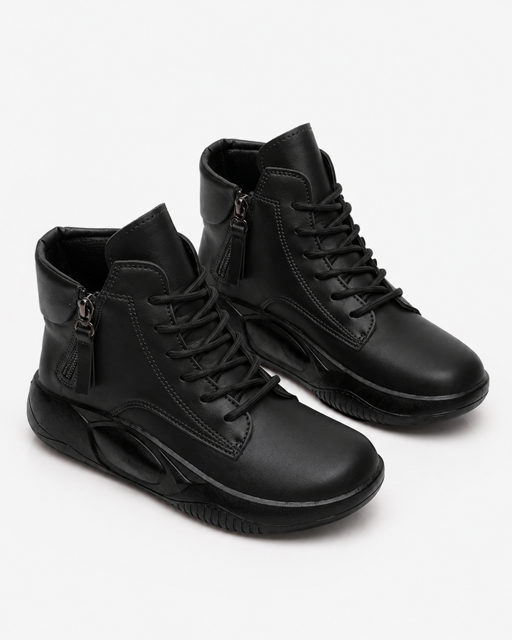 Modische Damen Plateau Schnürstiefeletten in Schwarz. Trendiger Schuh mit Schnürung für Komfort.