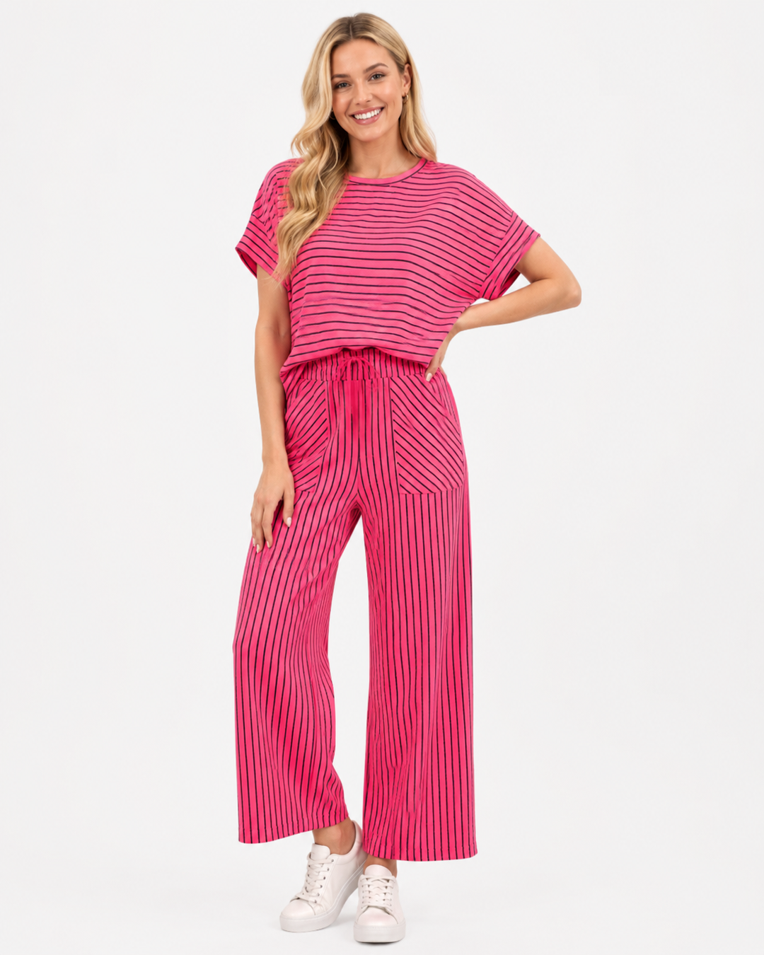 Damen Freizeit Streifen Zweiteiler für den Sommer. Bequemes und elegantes zweiteiliges Outfit für Frauen.