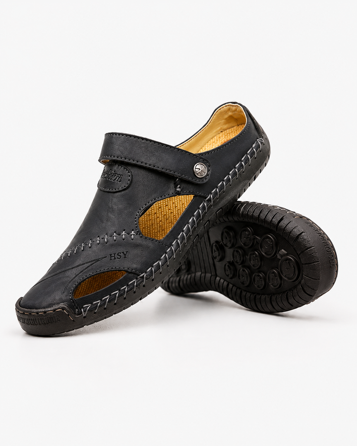 Elegante Herren Sandalen, dunkelbraun, mit ergonomischem Fußbett. Stylische Slipper für Sommerabende und entspannte Spaziergänge.