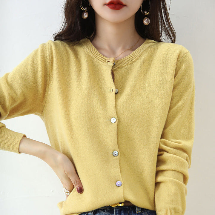 Moderner Damen Strickcardigan, weich und bequem, ideal für einen lässig-eleganten Look.