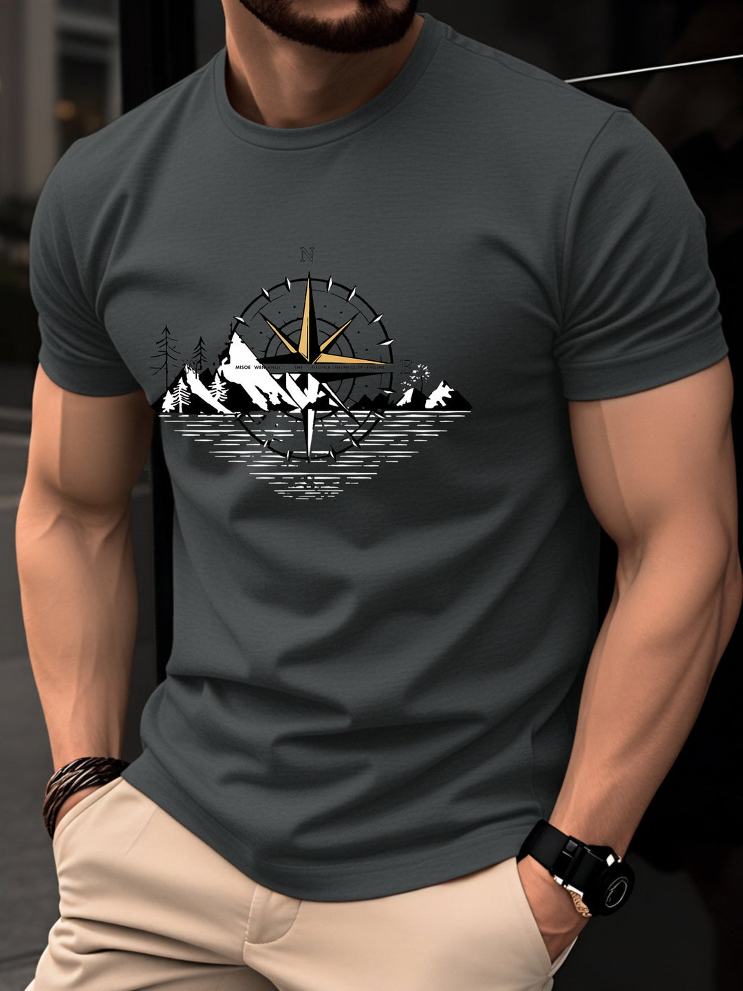 Herren T-Shirt mit Kompass- und Bergmotiv, ideal für Outdoor-Abenteuer und Freizeitmode.