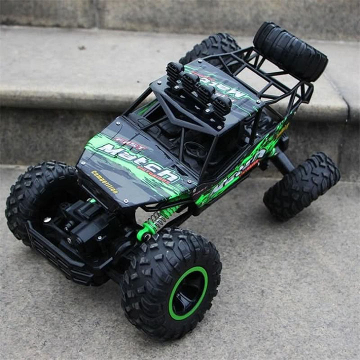 RC Monster Truck mit Federung und Allradantrieb. Ferngesteuertes Geländefahrzeug für jedes Terrain, robust.