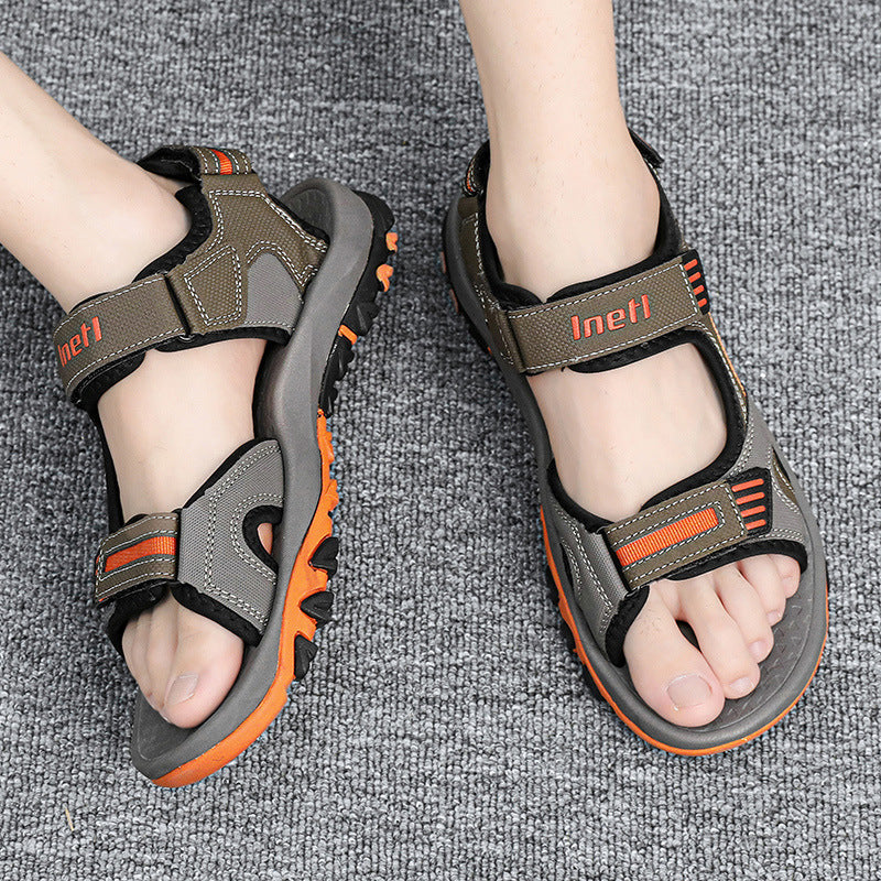 Unisex Klettsandalen in Grau mit rutschfester Sohle für maximalen Sommerkomfort. Bequeme verstellbare Freizeitsandalen.