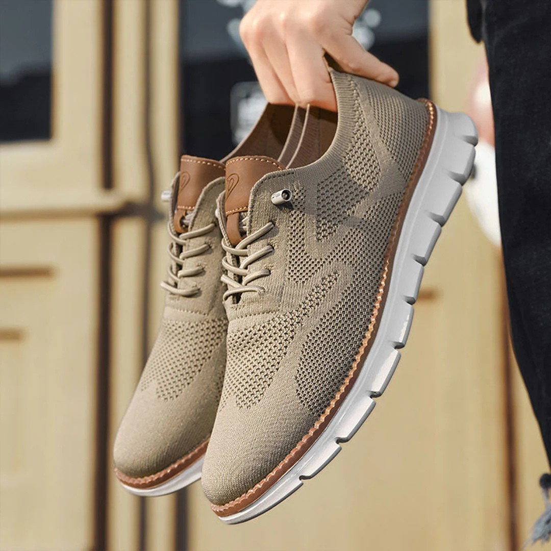 Frontansicht der bequemen orthopädischen Herrenschuhe, bereit für urbane Abenteuer.