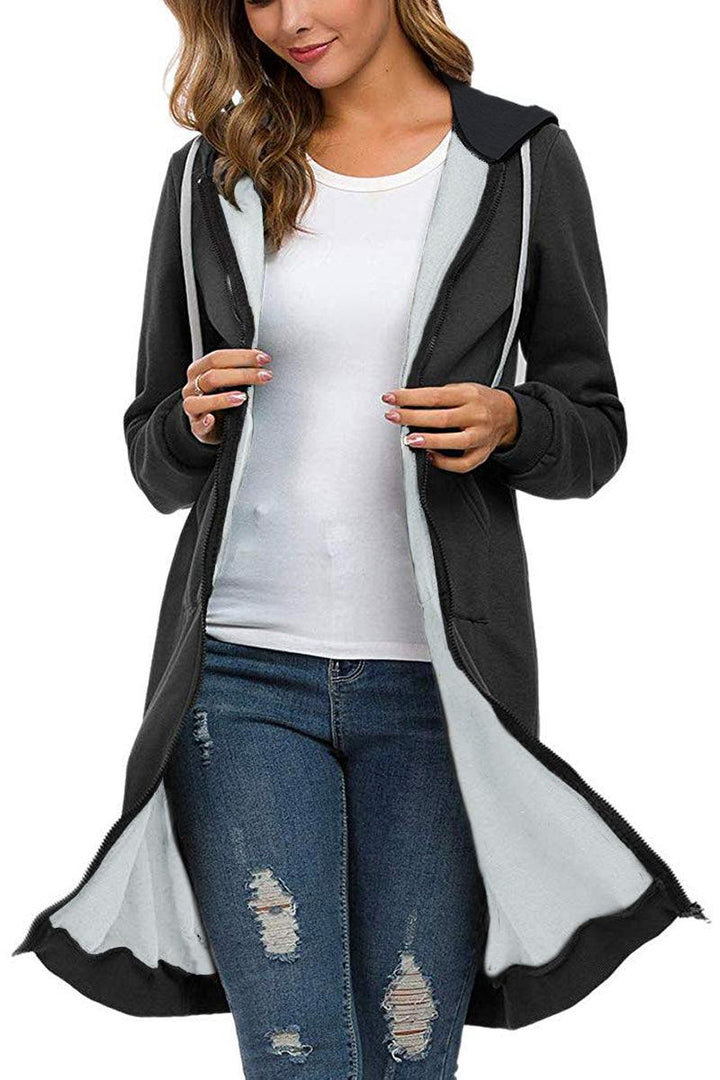 Stylischer und warmer Damen Winter Hoodie in Langform, mit Reißverschluss und Kapuze für jeden Tag.