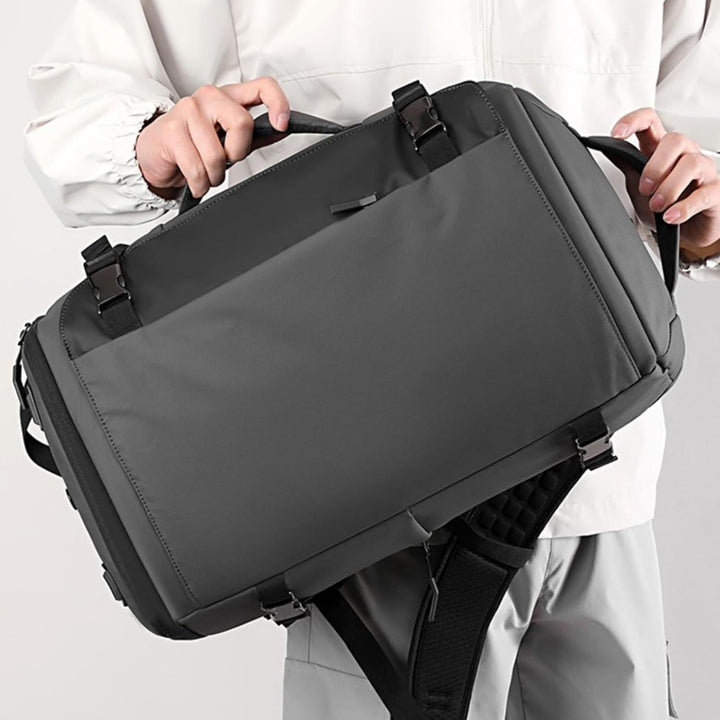 Sicherer 15-Zoll-Laptop-Rucksack mit diebstahlsicherem Design & schneller Seitenöffnung für unterwegs.