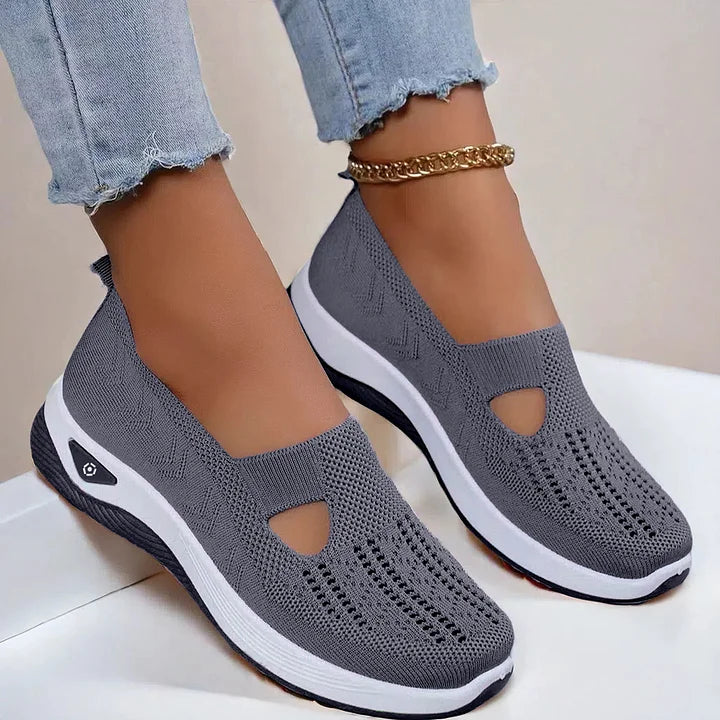 Rutschfeste Damen Slip-On Sneaker, leicht & atmungsaktiv. Komfortable Alltagsschuhe für entspannte Tage.