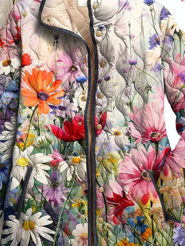 Moderne weiße Damenjacke, elegant und warm, perfekt zum Layering oder als stilvolle Reisejacke.