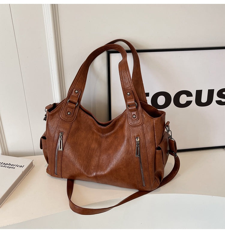 Burgunderrote Großraumtasche für Damen. Elegante Reisetasche & Schultertasche mit viel Platz.
