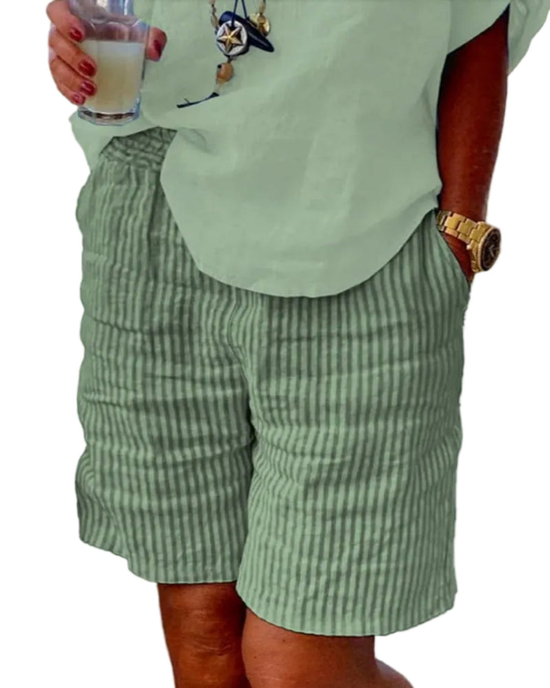 Bequeme gestreifte Damen-Freizeitshorts. Mid-Waist Design ideal für warme Sommertage & entspannte Outfits.