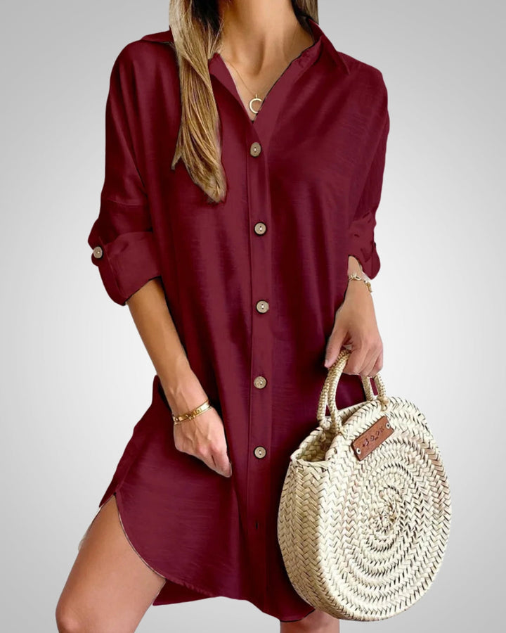 Modisches Damen Knopfkleid. Lockeres Sommerkleid im Hemd-Stil, vielseitig und bequem für sonnige Tage.