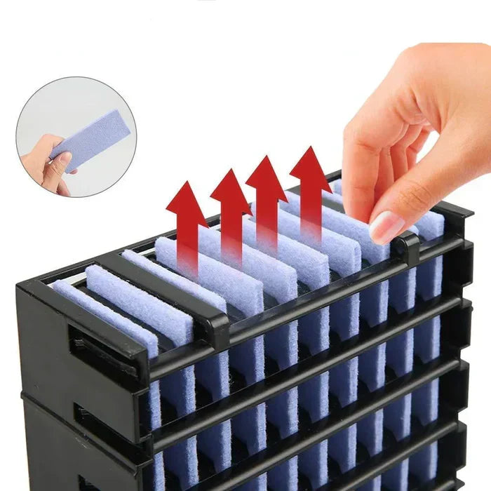 Detailansicht der ChillWave Mini-Klimaanlage mit Gitter, Wassertank und Bedienfeld für effektive Kühlung.