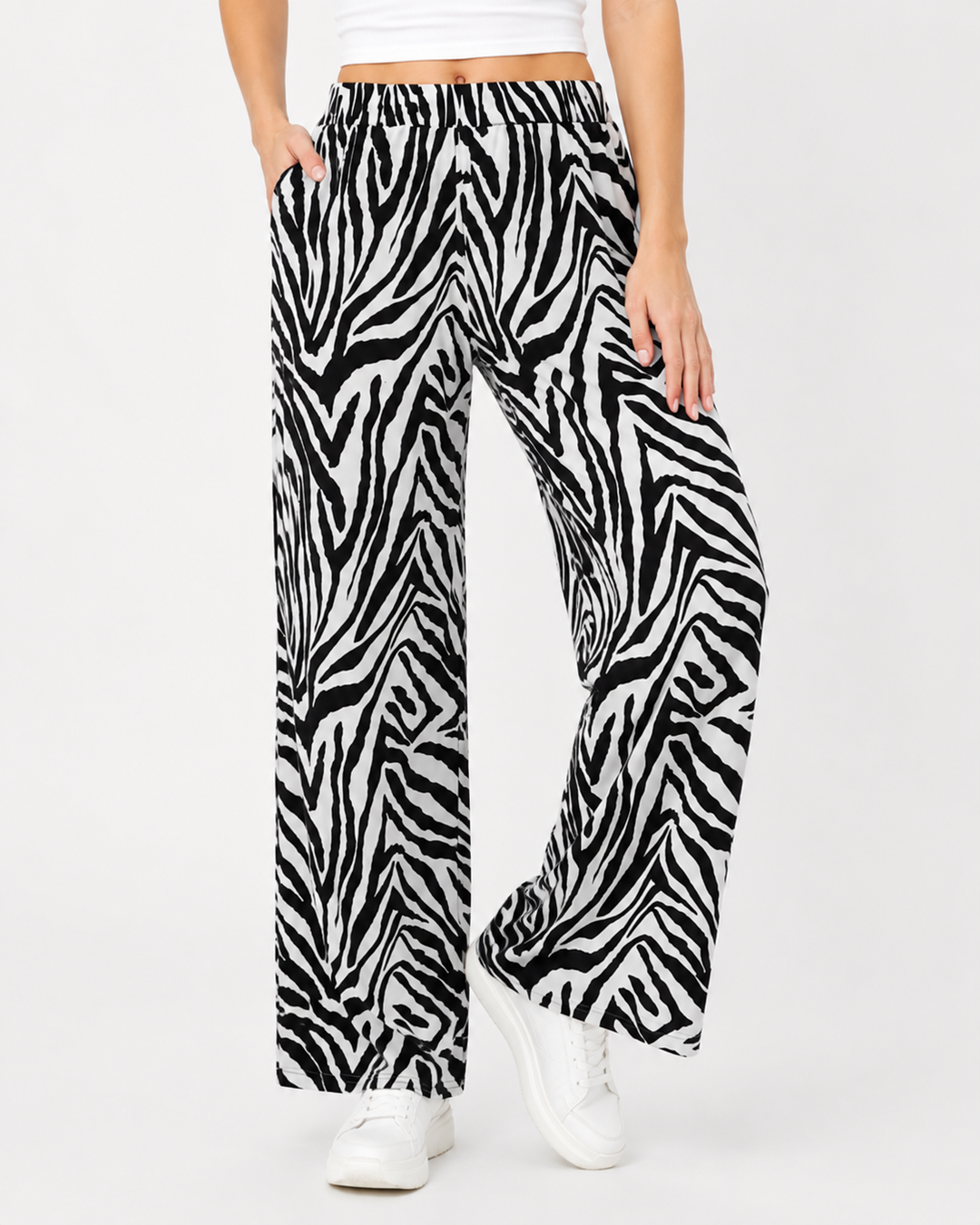 Bequeme Damen Plus-Size Sommerhose mit auffälligem Zebramuster. Perfekt für warme Frühlingstage.