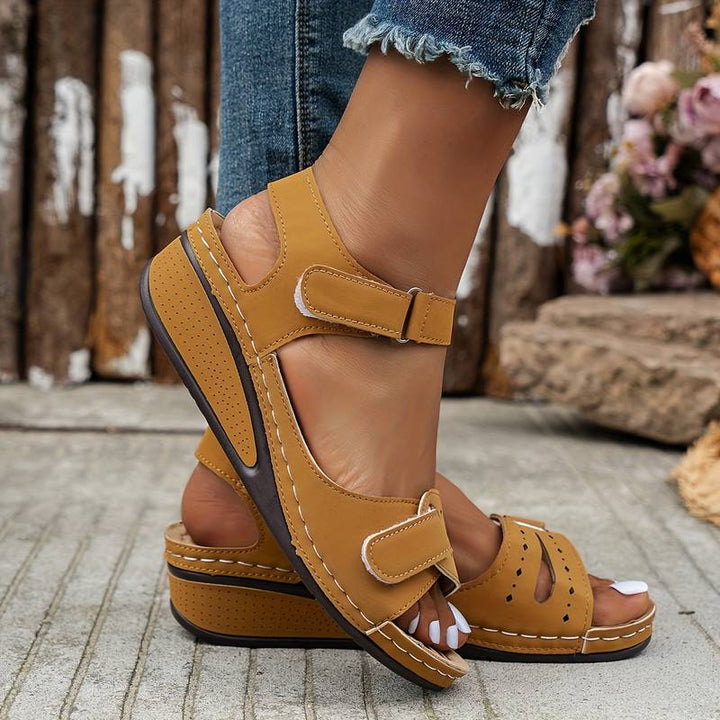 Hochwertige orthopädische Damensandalen, Slip-On, mit spezieller Fußgewölbeunterstützung.