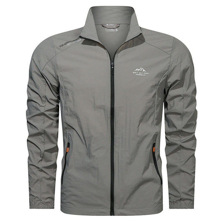 Moderner Herren Windbreaker mit Stehkragen. Leicht, schnelltrocknend, UV-Schutz – vielseitige Outdoor-Sportjacke.