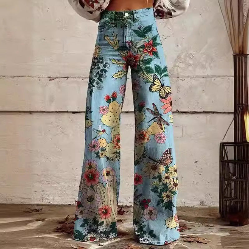 Trendige Damen Schlaghose im Vintage-Look mit farbigem Blumenprint.