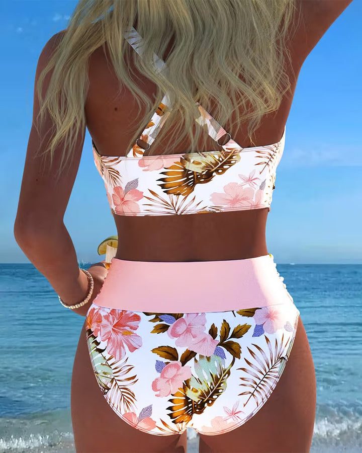 Komfortables Damen Bikini Unterteil mit floralem Muster, passende Strandmode für heiße Tage.