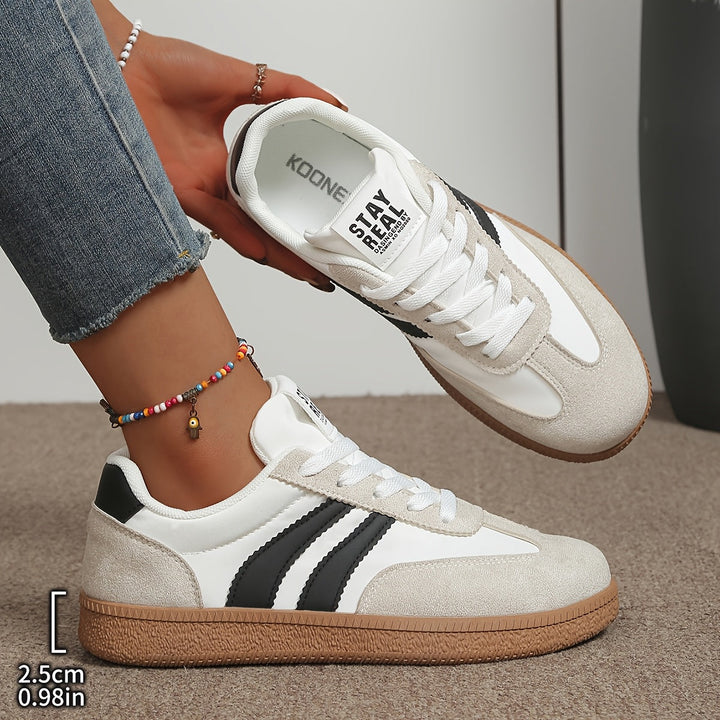 Grüner Damen Retro Turnschuh, komfortabel und modisch, ideal für Casual-Outfits im Alltag.