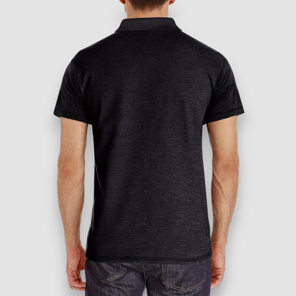 Detailansicht: Eleganter Kragen & Knopfleiste des Herren Poloshirts. Hochwertig & vielseitig für jede Gelegenheit.