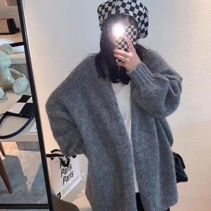 Warme Damen Strickjacke, oversized & bequem, mit Knöpfen. Ideale Herbst- & Wintermode für Freizeit.