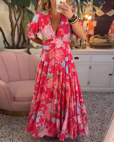 Damen sommerliches Maxikleid mit V-Ausschnitt, kurzen Ärmeln und lebhaftem Blumenmuster. Ideal für Freizeit & Urlaub.