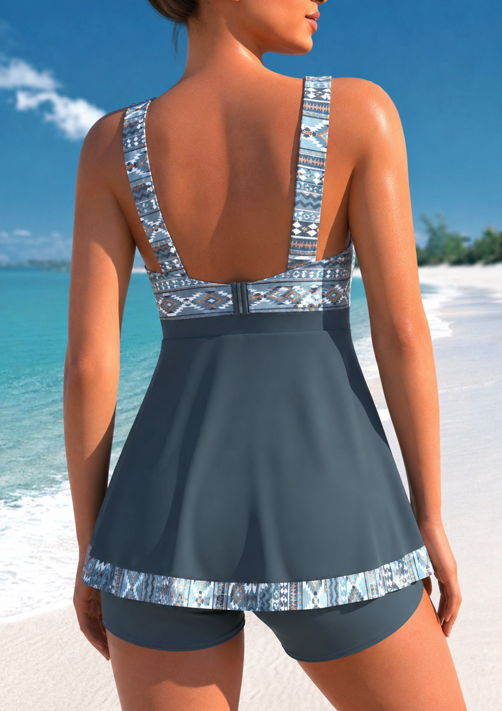 Figurschmeichelnder Damen Tankini mit nautischem Design. Ideal für Schwimmmode, Urlaub und Strandtage.