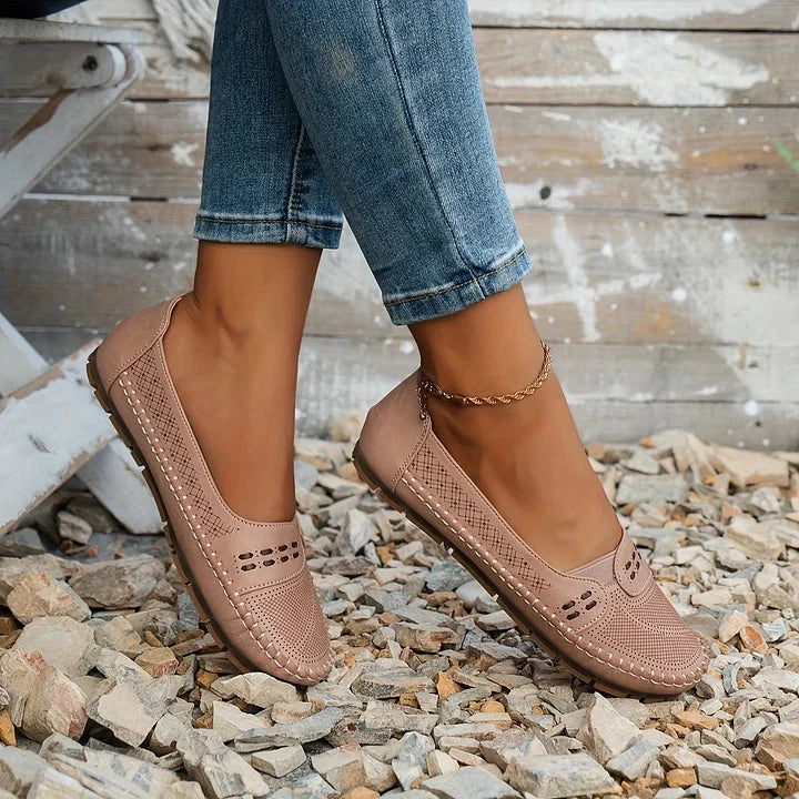 Beige Loafer für Damen: Komfortable, atmungsaktive Alltagsschuhe, leicht anzuziehen.