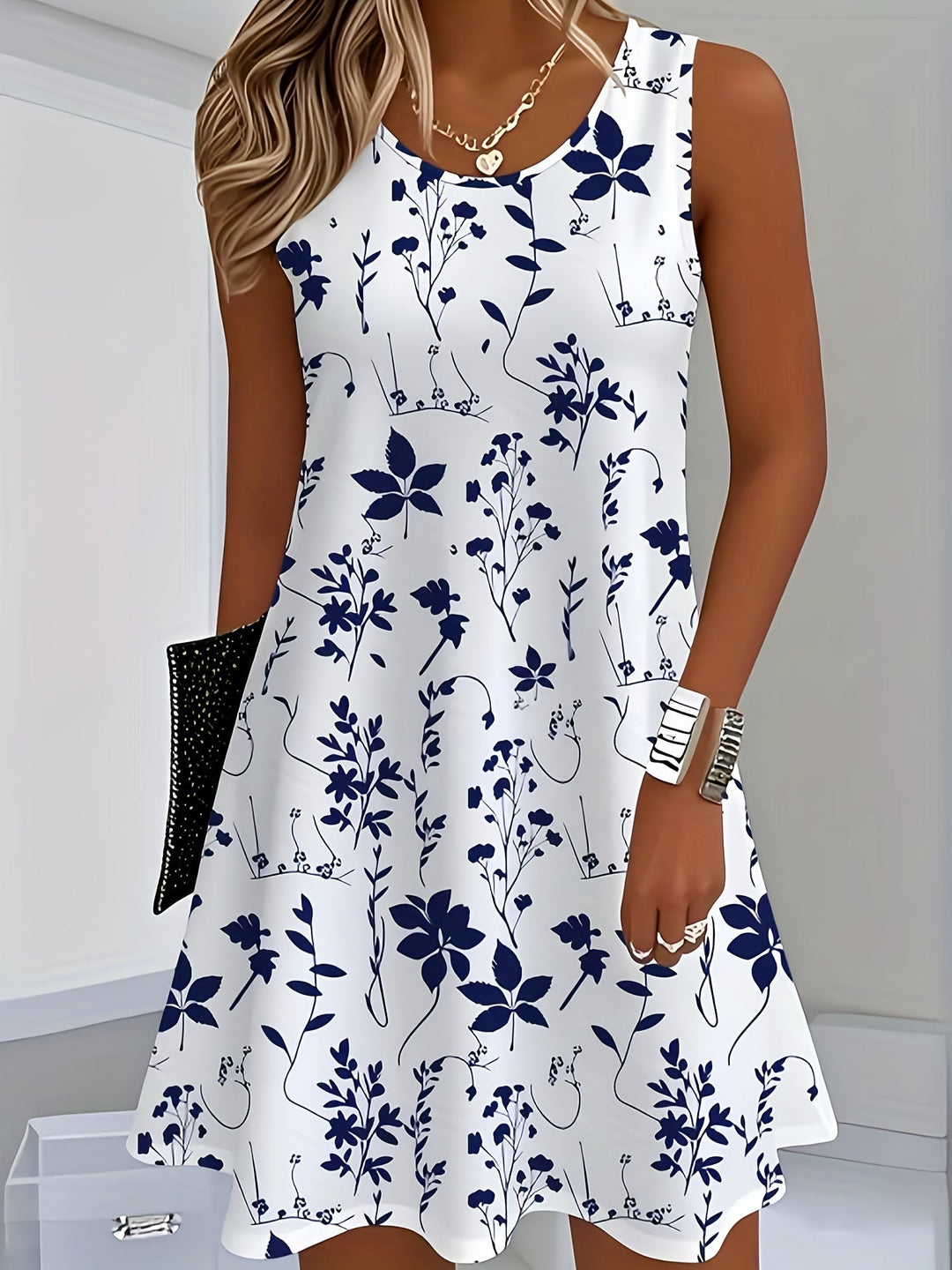 Elegantes ärmelloses Damenkleid mit Blumenmuster; leicht & luftig für den Sommer.