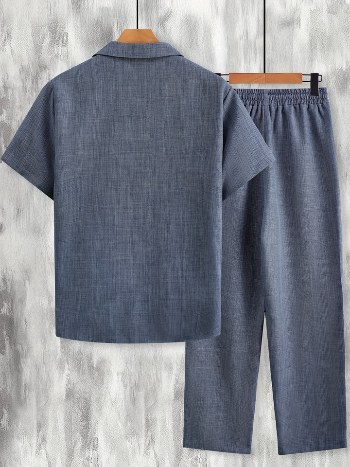 Herren Kurzarm Hemd & passende Hose: Ideal für warme Sommerabende.