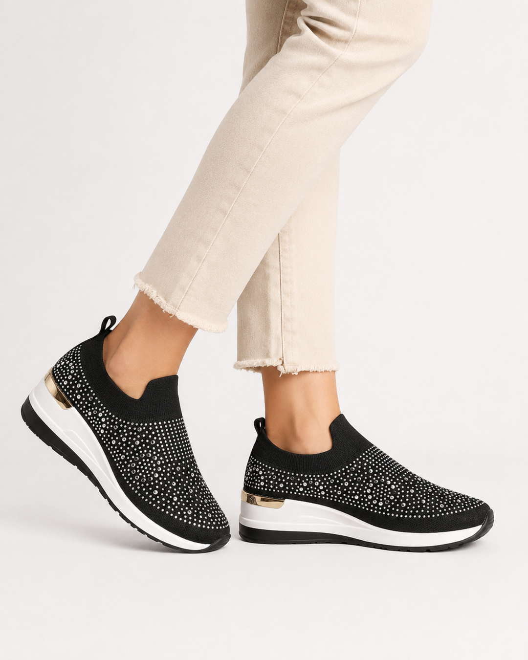 Bequeme Slip-on Damenschuhe mit Strass, atmungsaktiv & leicht. Perfekt als Freizeitschuh im Sommer.