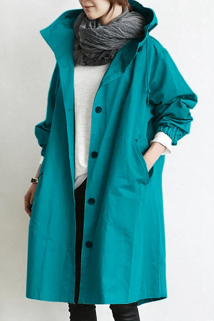 Wetterfester Damen Trenchcoat mit Kapuze, ideal als modische Alltags- und Reisemantel.