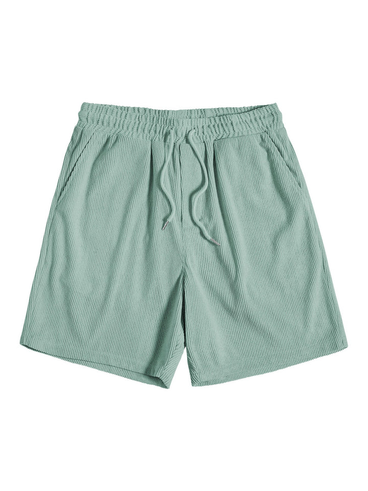 Grünes Herrenmode Sommer Set: Kurzarmhemd & bequeme Hose, leichte Kleidung für entspannte Freizeit.