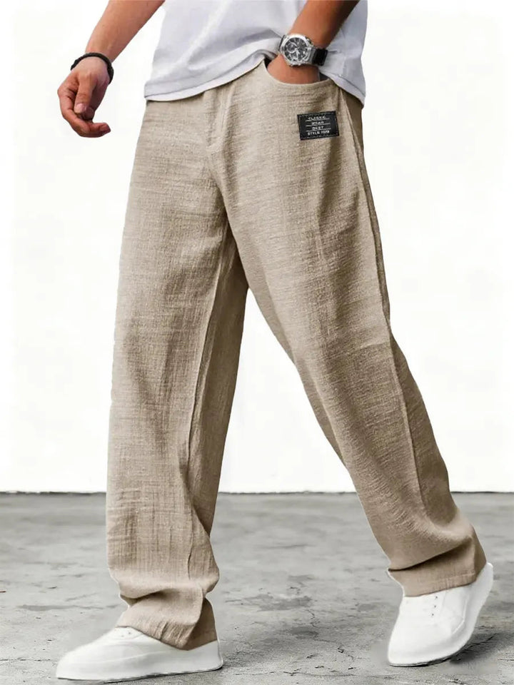Komfortable Herrenhose mit Kordelzug und weitem Bein, ideal für Freizeit. Bequemer, lässiger Schnitt.