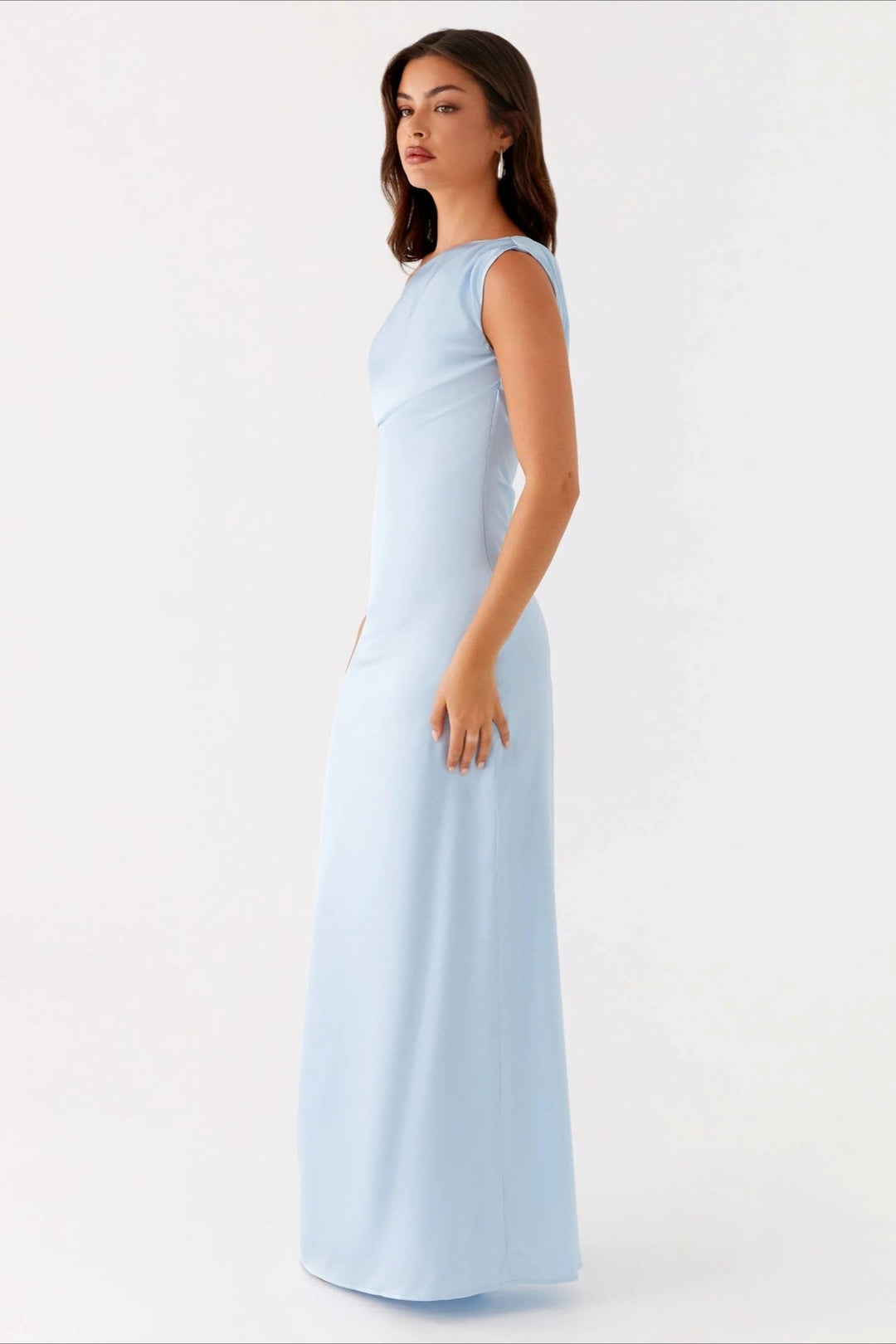 Schickes Damen Maxikleid mit asymmetrischem Saum und eleganter Drapierung, für den Abend.