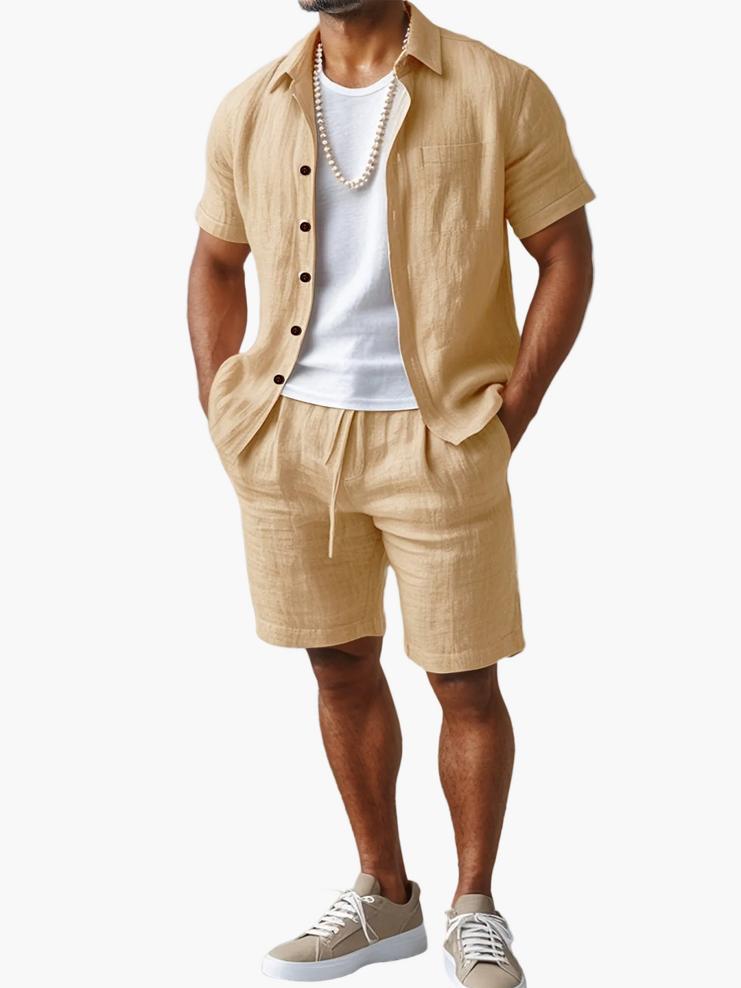 Lässiges Herren Sommer Outfit: Kurzarmhemd und Shorts für bequemen Strand-Look.